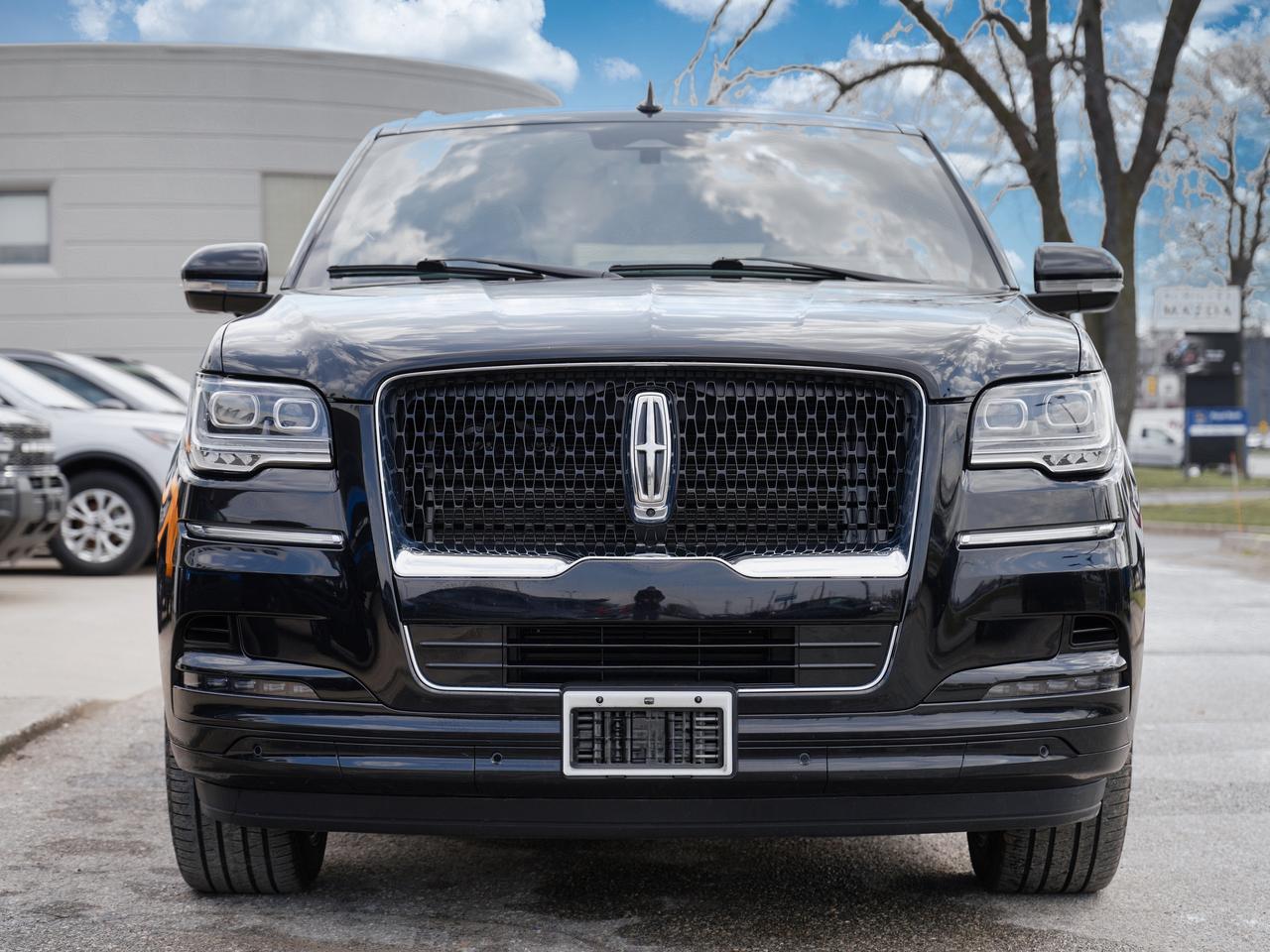 2023 Lincoln Navigator Reserve 4x4 | CAPTAIN SEATS | 7 PASS | LEATHER Photo