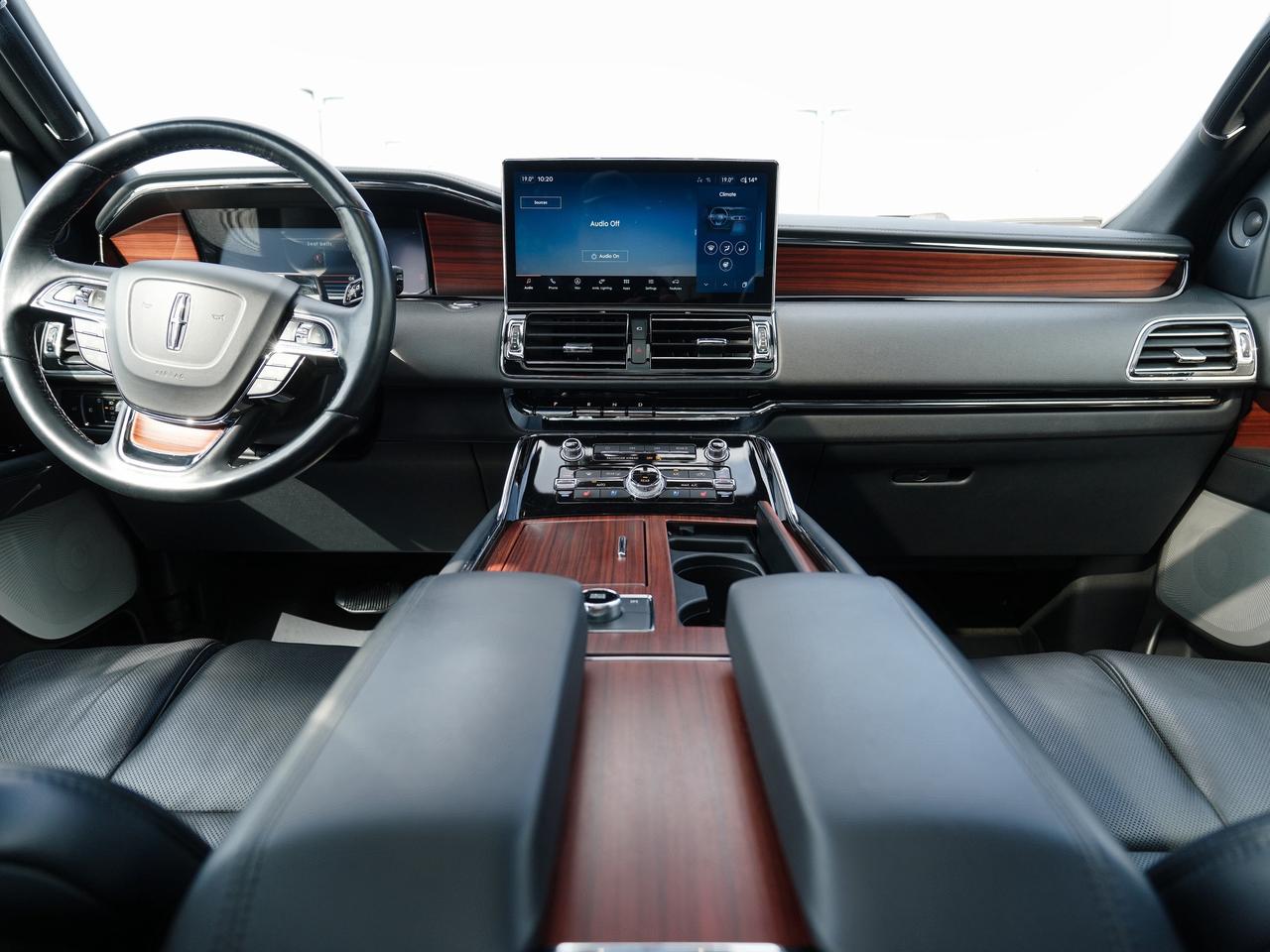 2023 Lincoln Navigator Reserve 4x4 | CAPTAIN SEATS | 7 PASS | LEATHER Photo