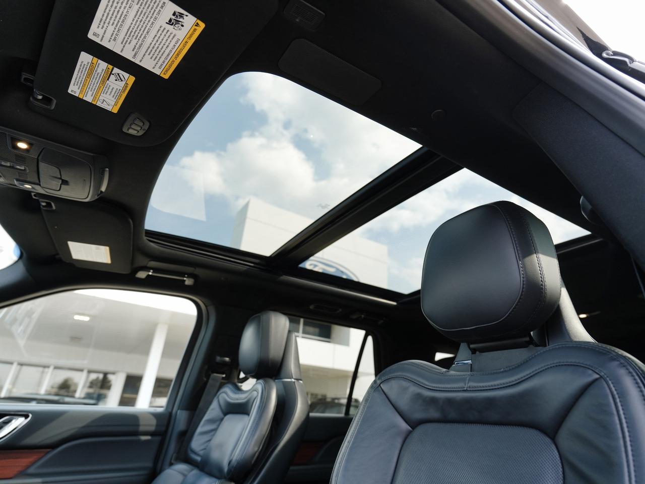 2023 Lincoln Navigator Reserve 4x4 | CAPTAIN SEATS | 7 PASS | LEATHER Photo