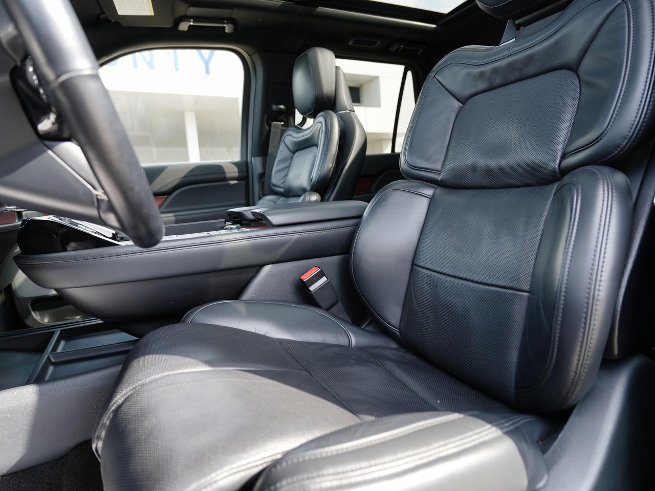 2023 Lincoln Navigator Reserve 4x4 | CAPTAIN SEATS | 7 PASS | LEATHER Photo