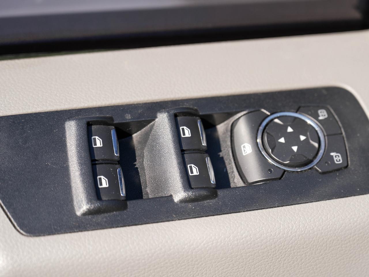 2017 Ford F-150 SIDE STEPS | 4X4 | RELIABLE. RUGGED. READY. Photo