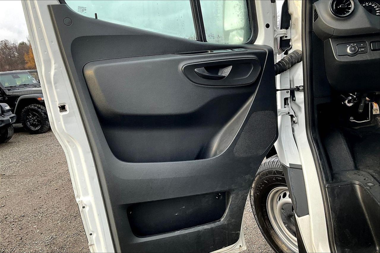 2022 Mercedes-Benz Sprinter Crew Van 2500 High Roof | Diesel | 170" WB | RWD Photo