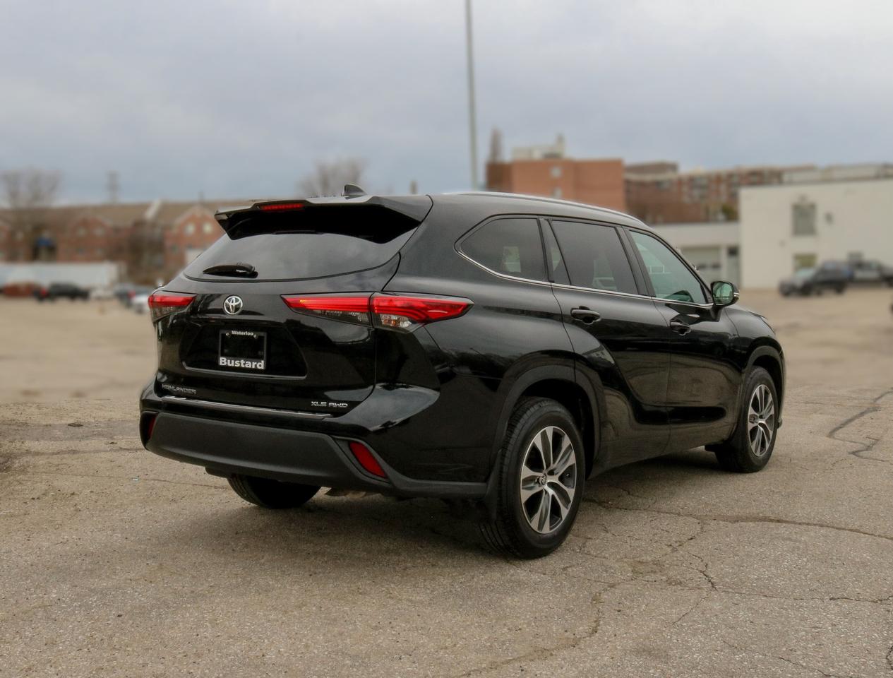 2022 Toyota Highlander XLE AWD | SUNROOF | HEATED SEATS | BLUETOOTH | Photo