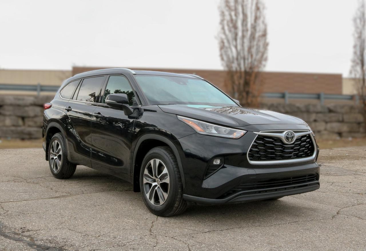 2022 Toyota Highlander XLE AWD | SUNROOF | HEATED SEATS | BLUETOOTH | Photo