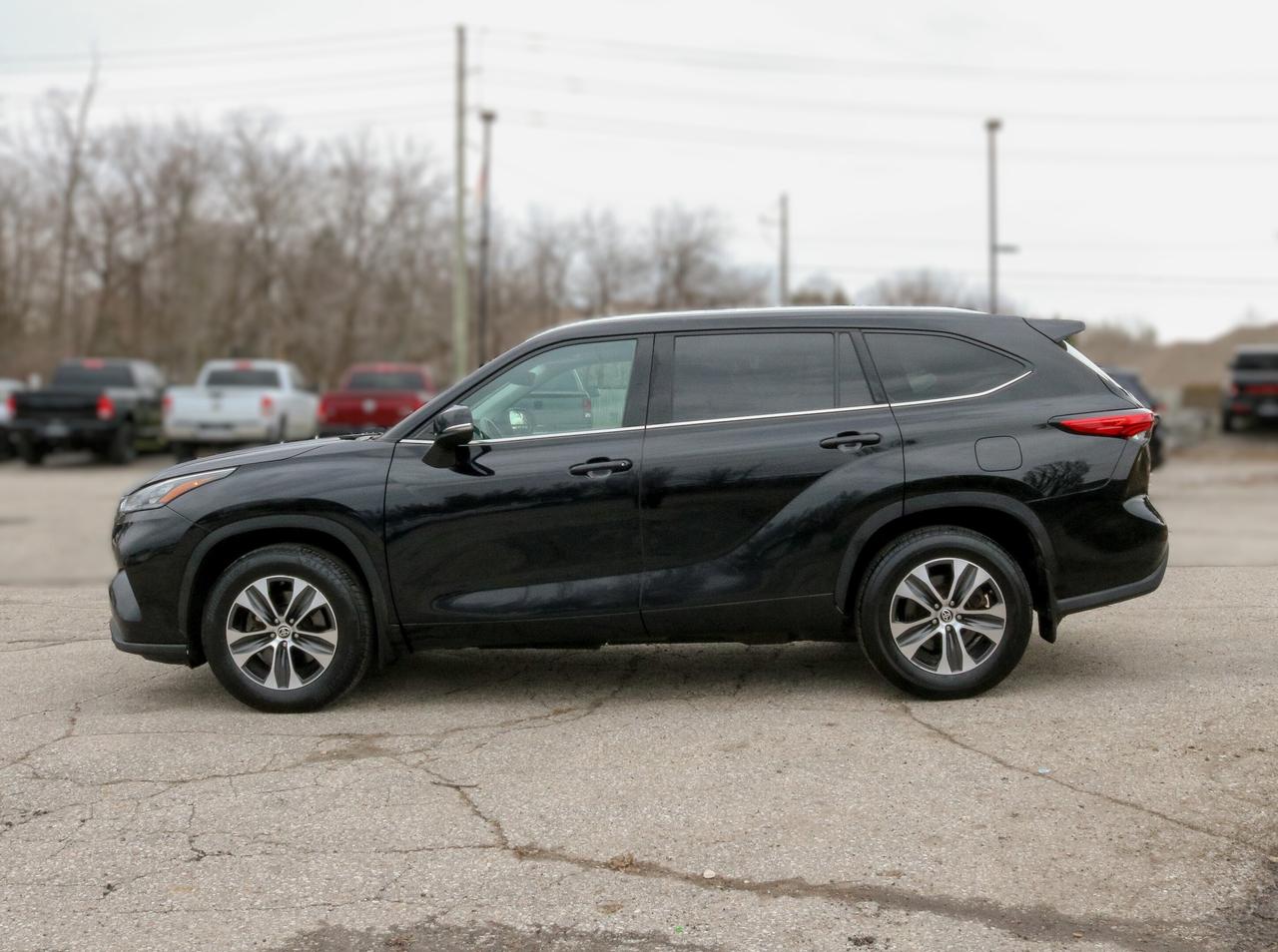 2022 Toyota Highlander XLE AWD | SUNROOF | HEATED SEATS | BLUETOOTH | Photo