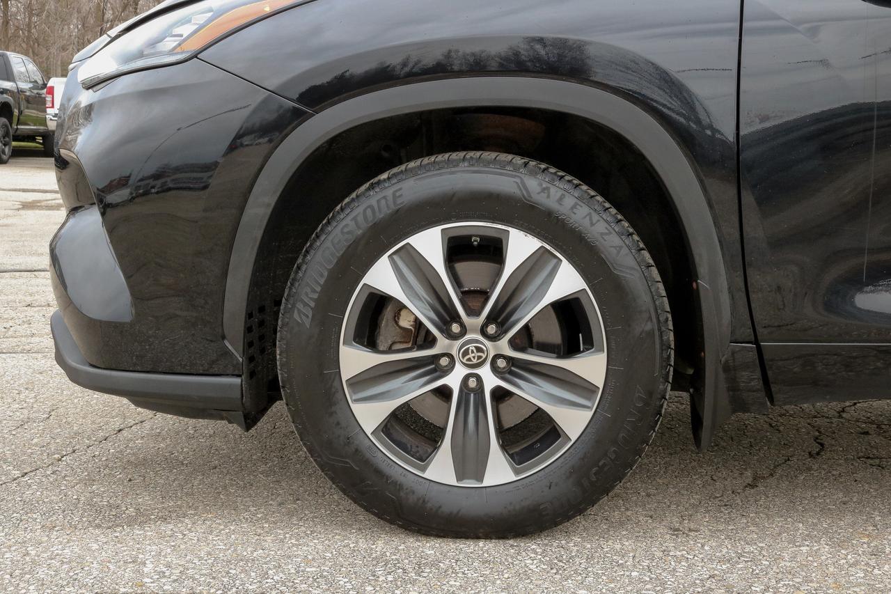 2022 Toyota Highlander XLE AWD | SUNROOF | HEATED SEATS | BLUETOOTH | Photo