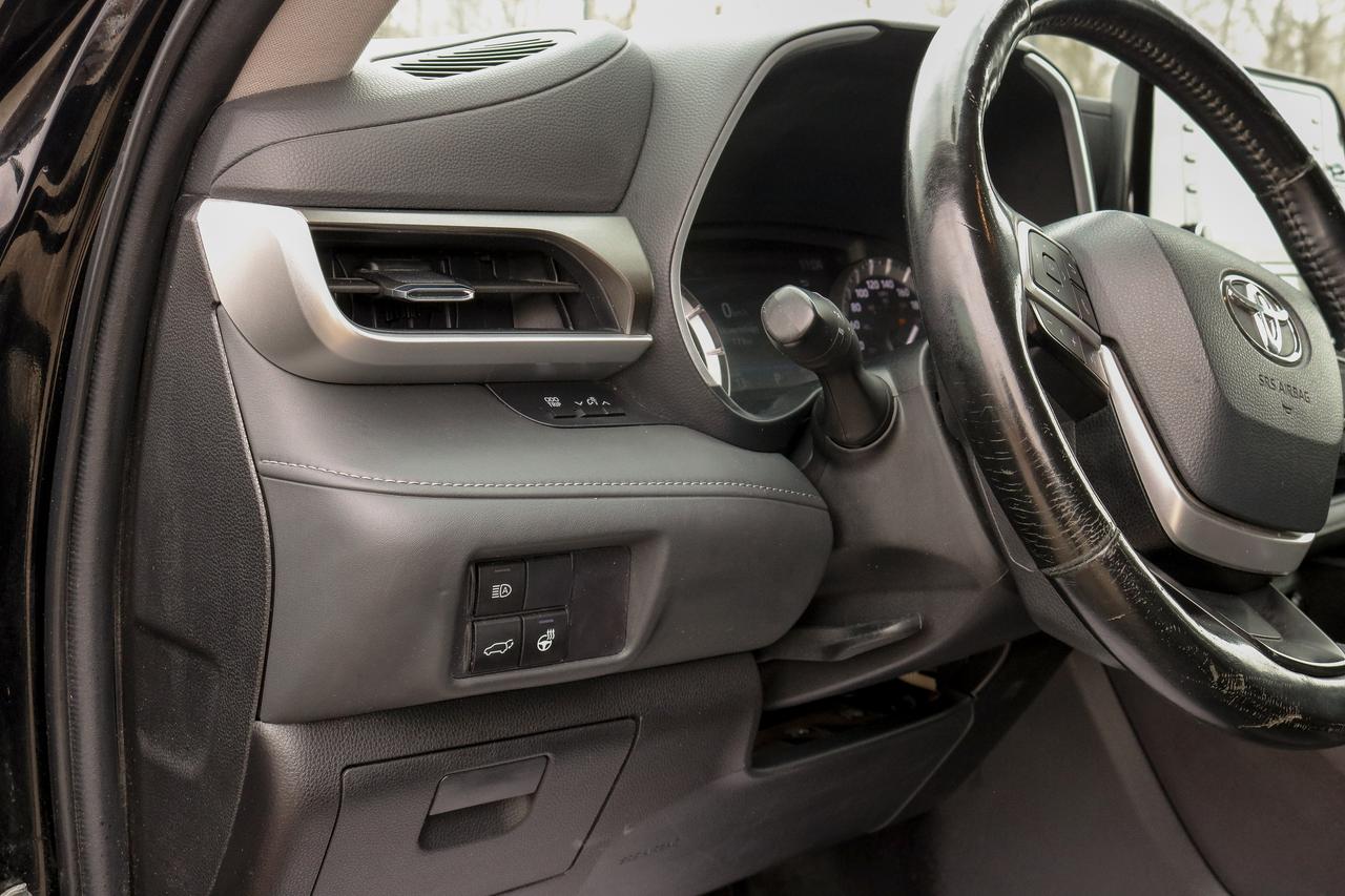 2022 Toyota Highlander XLE AWD | SUNROOF | HEATED SEATS | BLUETOOTH | Photo