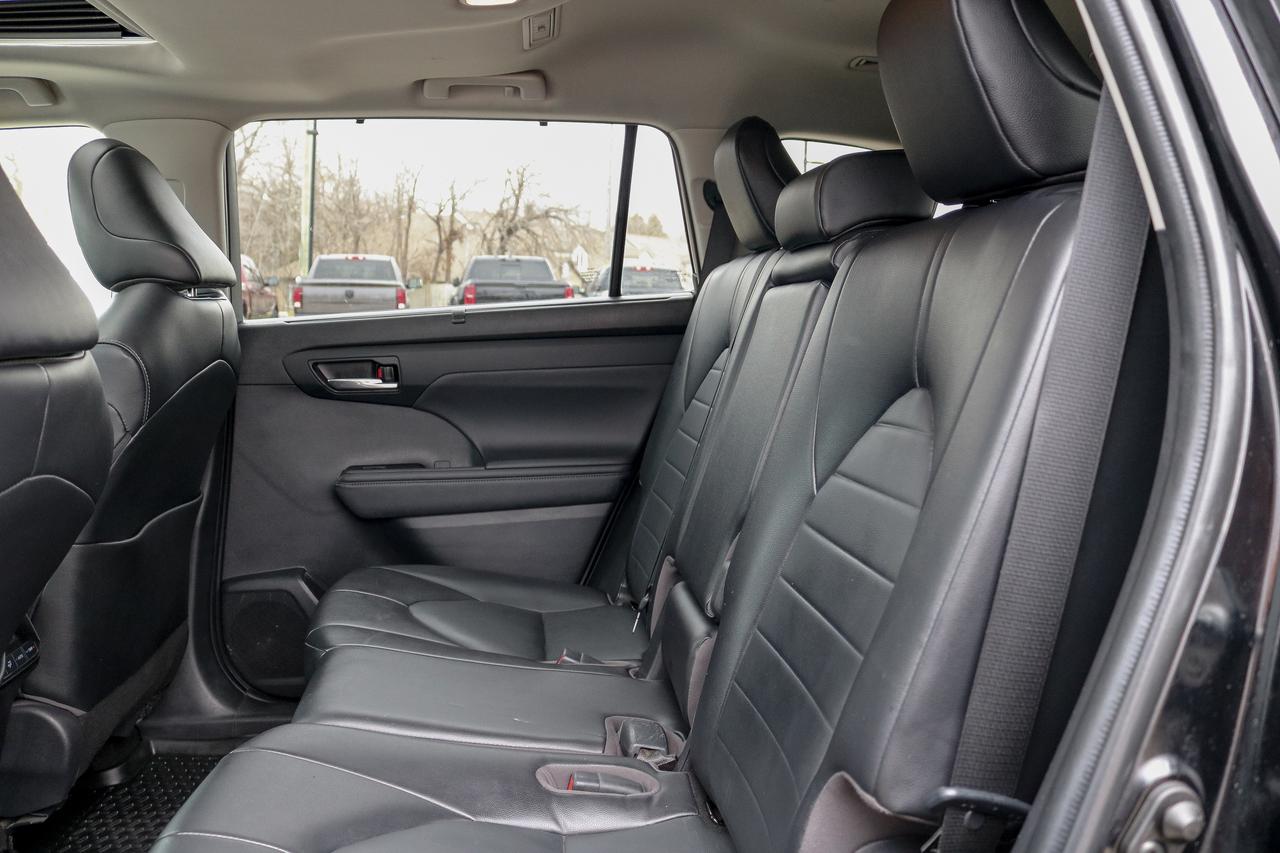 2022 Toyota Highlander XLE AWD | SUNROOF | HEATED SEATS | BLUETOOTH | Photo