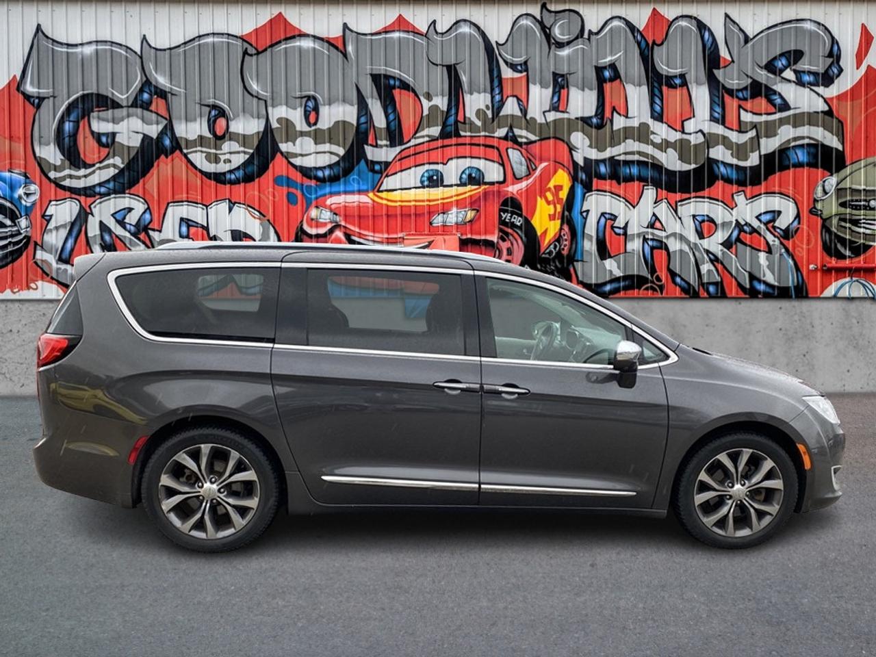 2017 Chrysler Pacifica 8 PASSENGER! LIMITED, CLEAN CARFAX, REMOTE START! - Photo #1