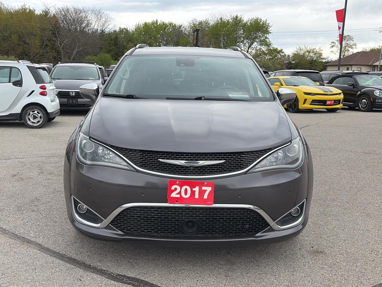 2017 Chrysler Pacifica 8 PASSENGER! LIMITED, CLEAN CARFAX, REMOTE START! Photo