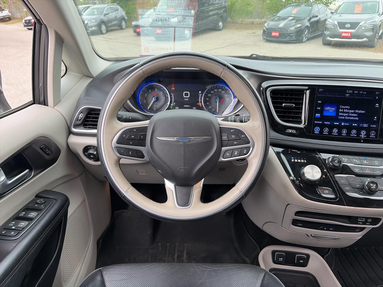 2017 Chrysler Pacifica 8 PASSENGER! LIMITED, CLEAN CARFAX, REMOTE START! Photo