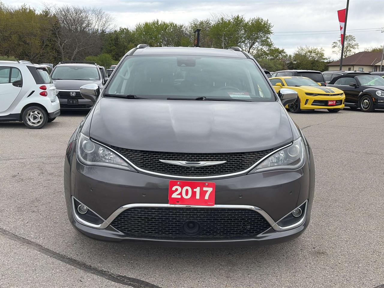 2017 Chrysler Pacifica 8 PASSENGER! LIMITED, CLEAN CARFAX, REMOTE START! - Photo #11