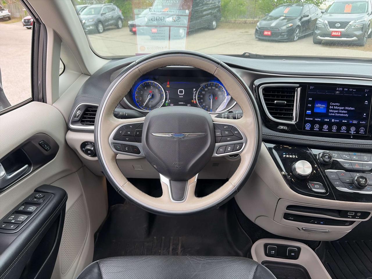 2017 Chrysler Pacifica 8 PASSENGER! LIMITED, CLEAN CARFAX, REMOTE START! Photo