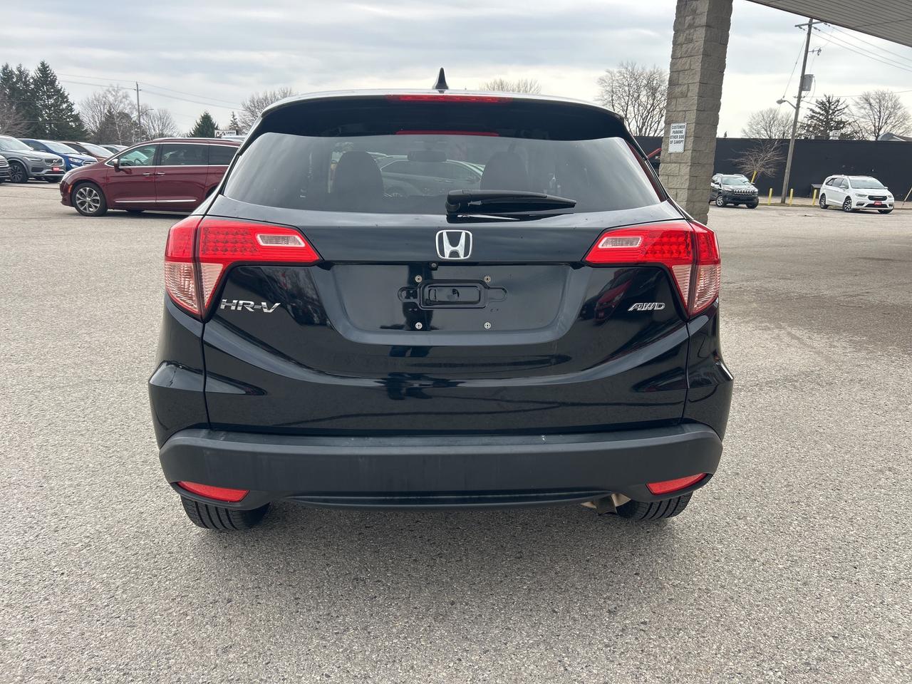 2017 Honda HR-V EX, CLEAN CARFAX, SUNROOF, HEATED CLOTH SEATS! - Photo #5