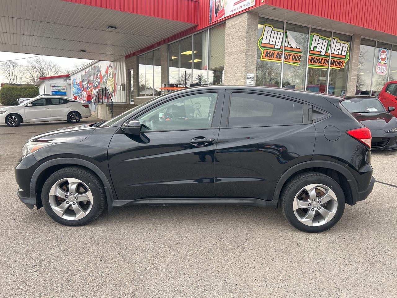 2017 Honda HR-V EX, CLEAN CARFAX, SUNROOF, HEATED CLOTH SEATS! - Photo #3