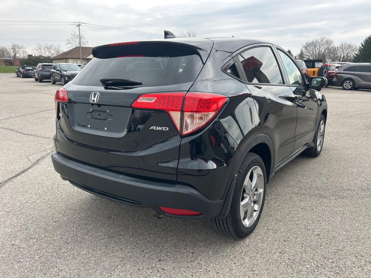 2017 Honda HR-V EX, CLEAN CARFAX, SUNROOF, HEATED CLOTH SEATS! - Photo #6