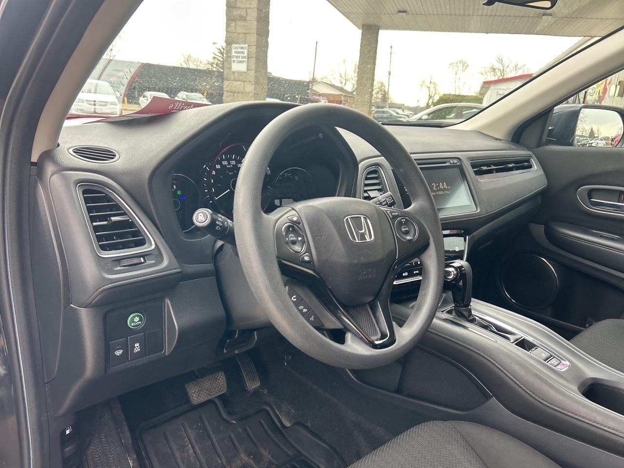 2017 Honda HR-V EX, CLEAN CARFAX, SUNROOF, HEATED CLOTH SEATS! - Photo #13