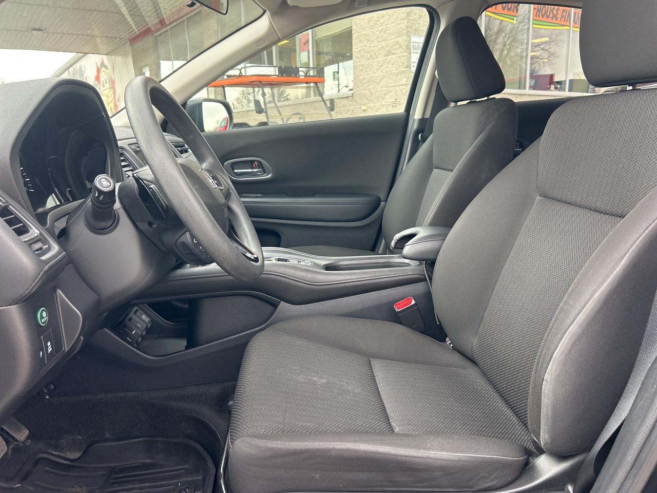 2017 Honda HR-V EX, CLEAN CARFAX, SUNROOF, HEATED CLOTH SEATS! - Photo #14