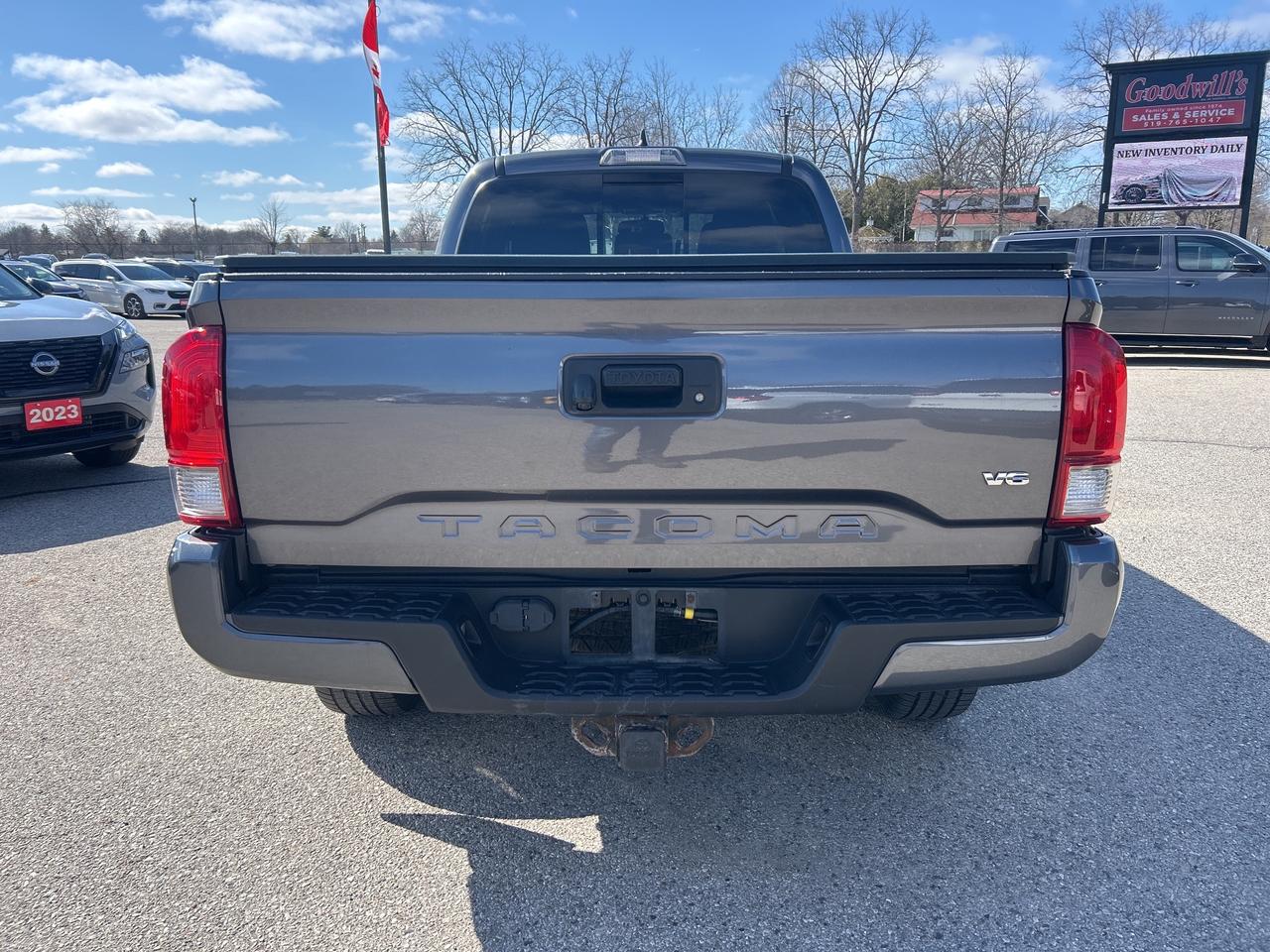 2017 Toyota Tacoma TRD SPORT, 4X4, HEATED SEATS, BACK UP CAM, NAV! Photo