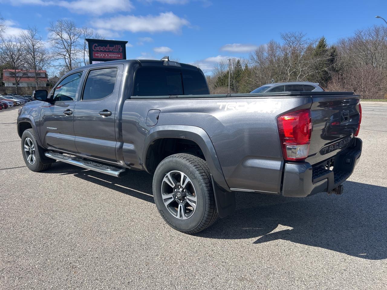 2017 Toyota Tacoma TRD SPORT, 4X4, HEATED SEATS, BACK UP CAM, NAV! Photo