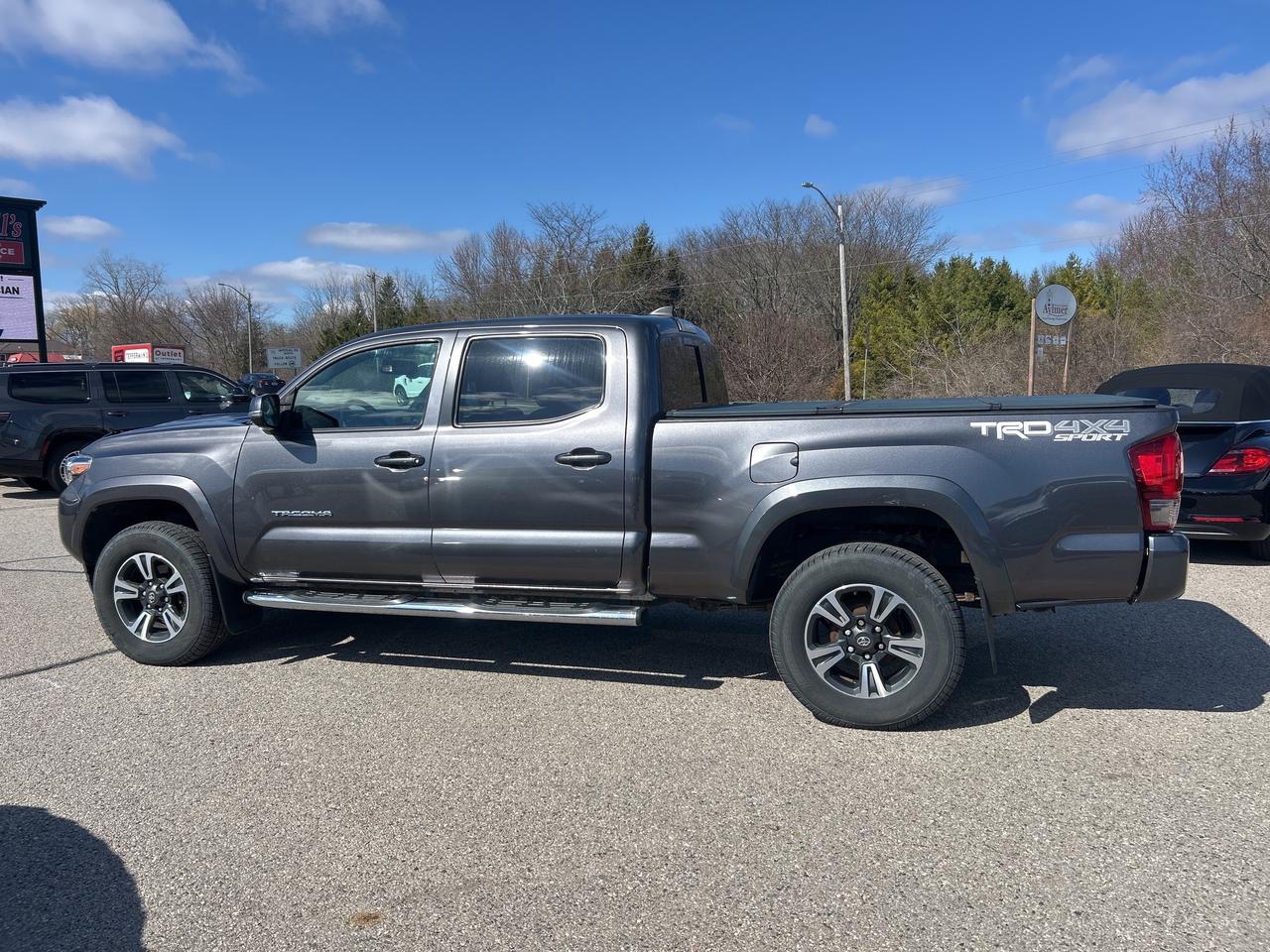 2017 Toyota Tacoma TRD SPORT, 4X4, HEATED SEATS, BACK UP CAM, NAV! - Photo #3