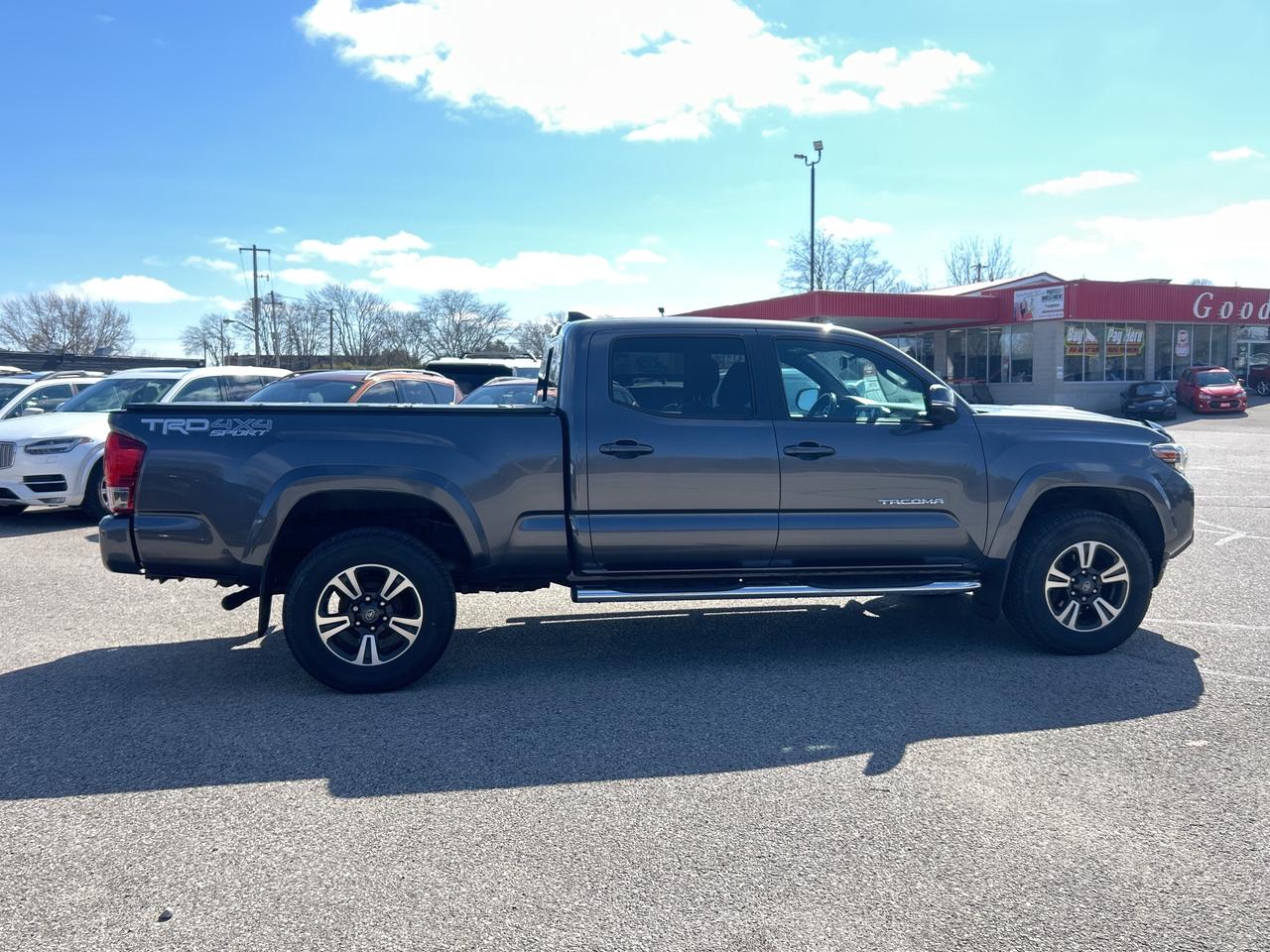 2017 Toyota Tacoma TRD SPORT, 4X4, HEATED SEATS, BACK UP CAM, NAV! Photo