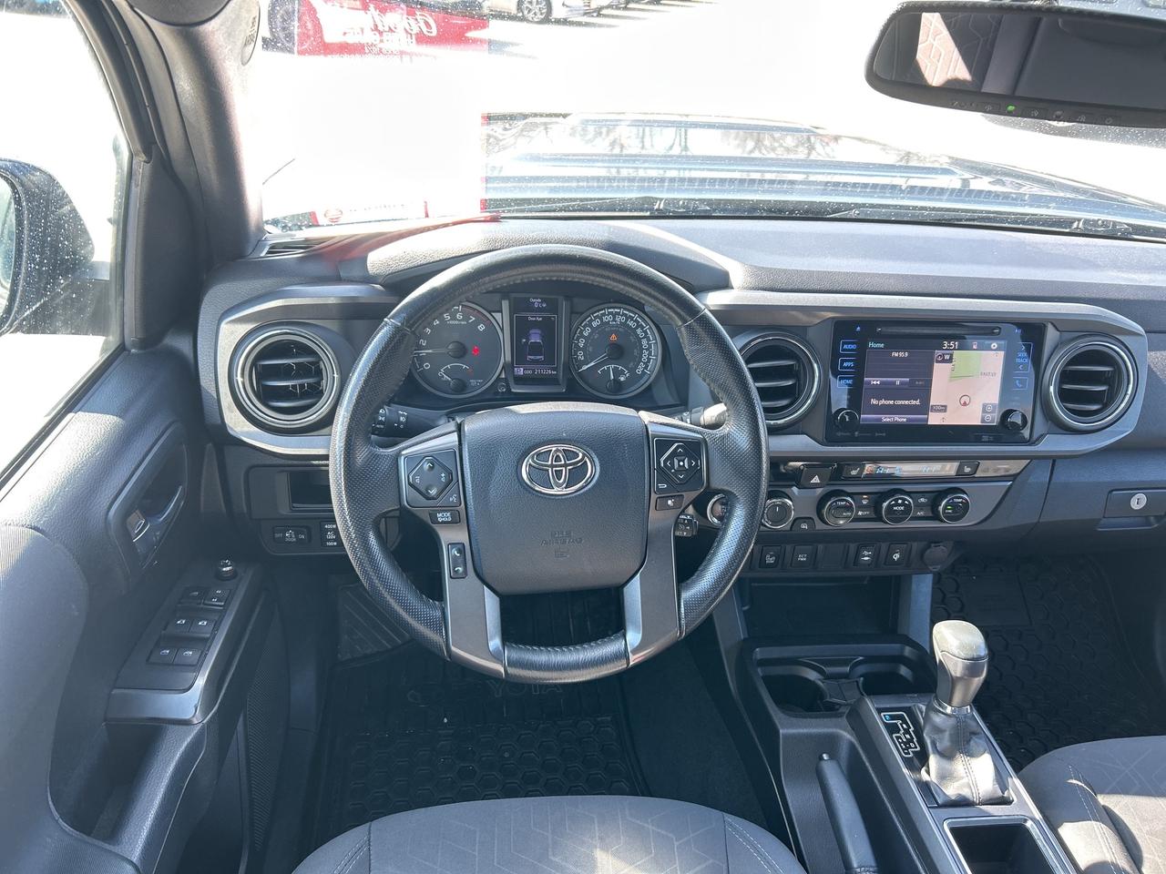 2017 Toyota Tacoma TRD SPORT, 4X4, HEATED SEATS, BACK UP CAM, NAV! - Photo #11