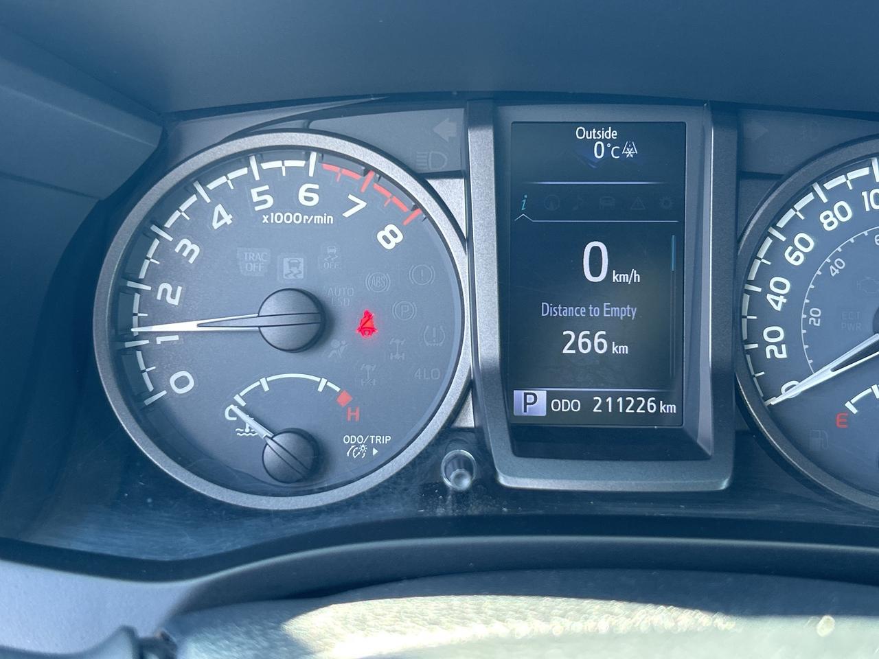 2017 Toyota Tacoma TRD SPORT, 4X4, HEATED SEATS, BACK UP CAM, NAV! - Photo #16