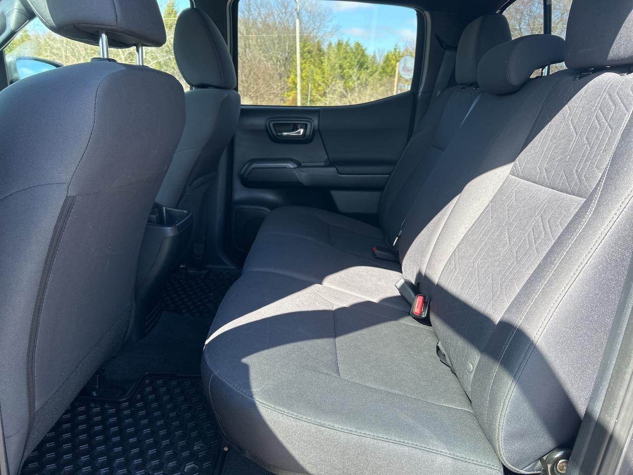 2017 Toyota Tacoma TRD SPORT, 4X4, HEATED SEATS, BACK UP CAM, NAV! Photo