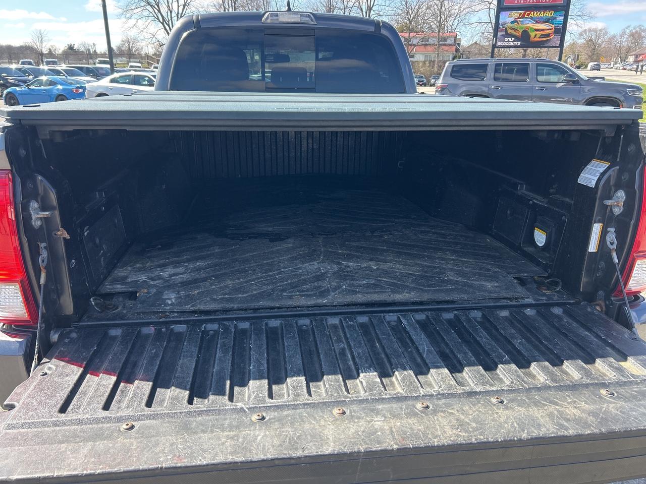 2017 Toyota Tacoma TRD SPORT, 4X4, HEATED SEATS, BACK UP CAM, NAV! Photo