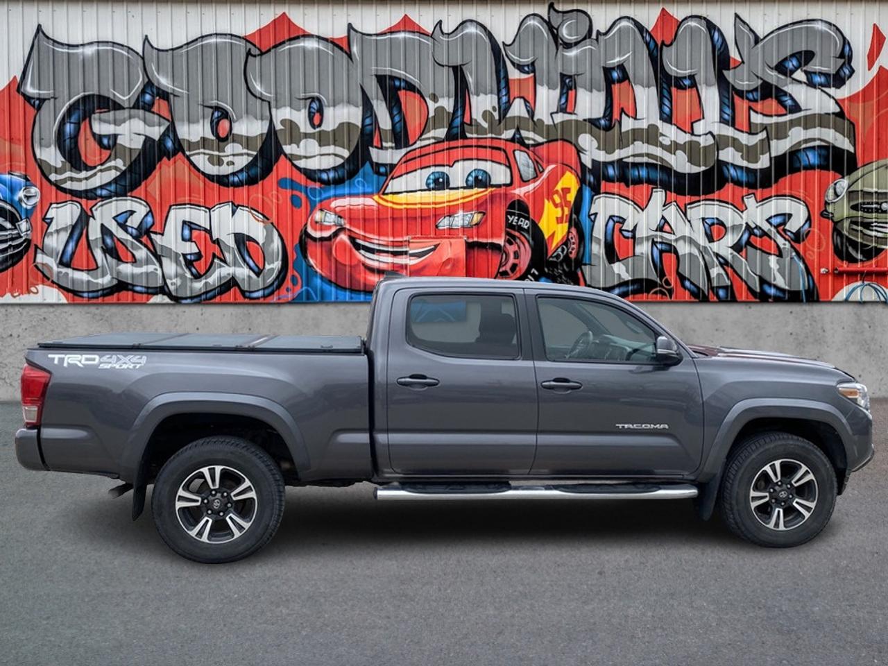 2017 Toyota Tacoma TRD SPORT, 4X4, HEATED SEATS, BACK UP CAM, NAV!