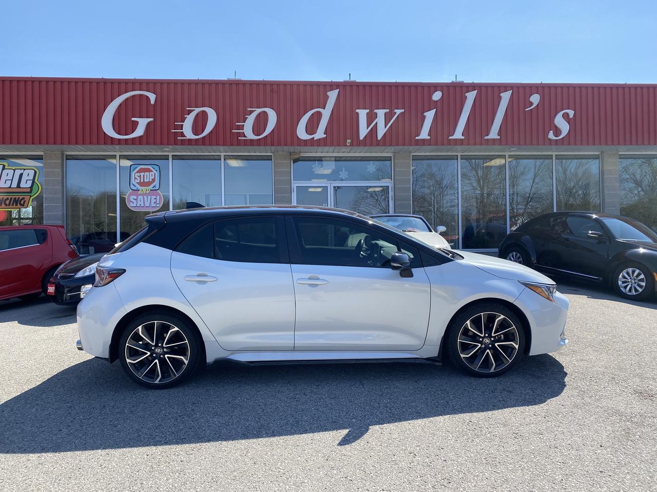 2022 Toyota Corolla Hatchback XSE, AUTO, ONLY 24 000 KMS, HEATED LEATHER!