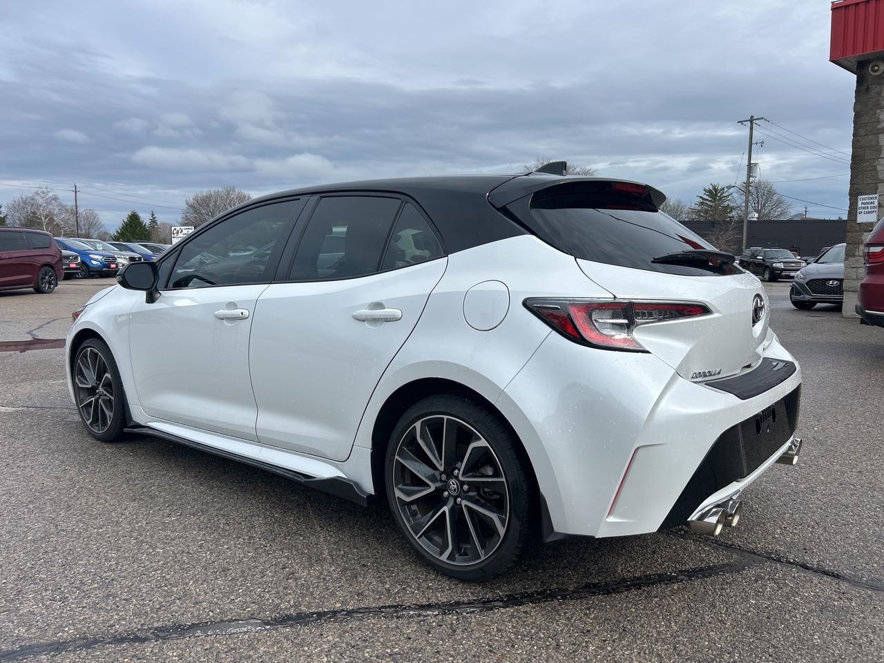 2022 Toyota Corolla Hatchback XSE, AUTO, ONLY 24 000 KMS, HEATED LEATHER! - Photo #4