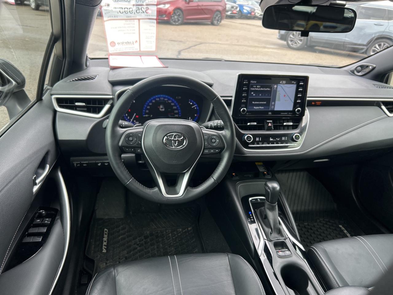 2022 Toyota Corolla Hatchback XSE, AUTO, ONLY 24 000 KMS, HEATED LEATHER! Photo