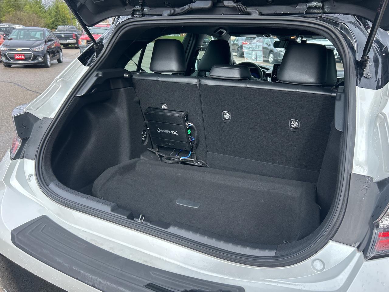 2022 Toyota Corolla Hatchback XSE, AUTO, ONLY 24 000 KMS, HEATED LEATHER! Photo