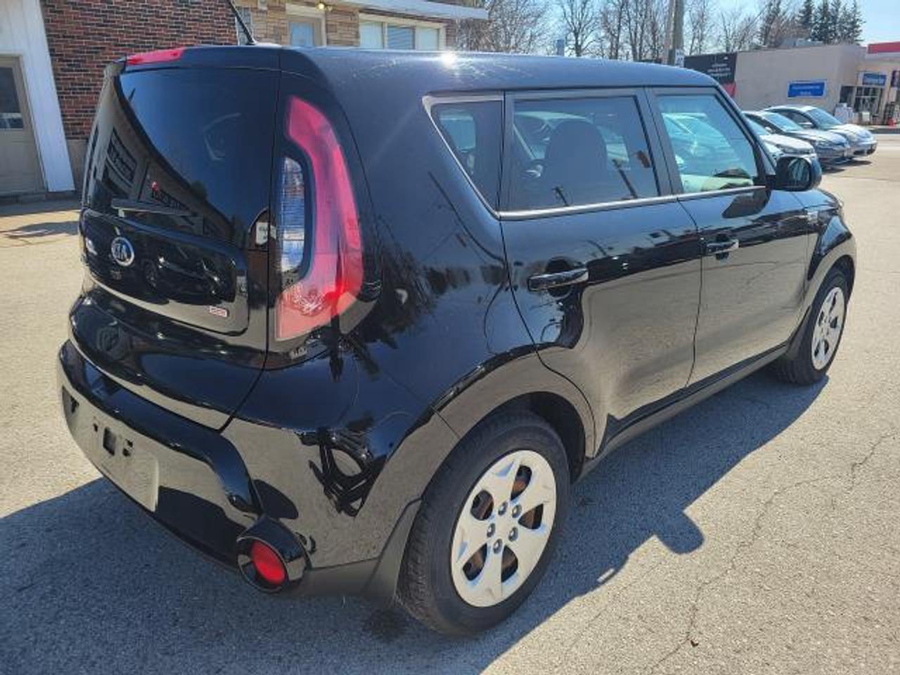 2016 Kia Soul LX Photo2