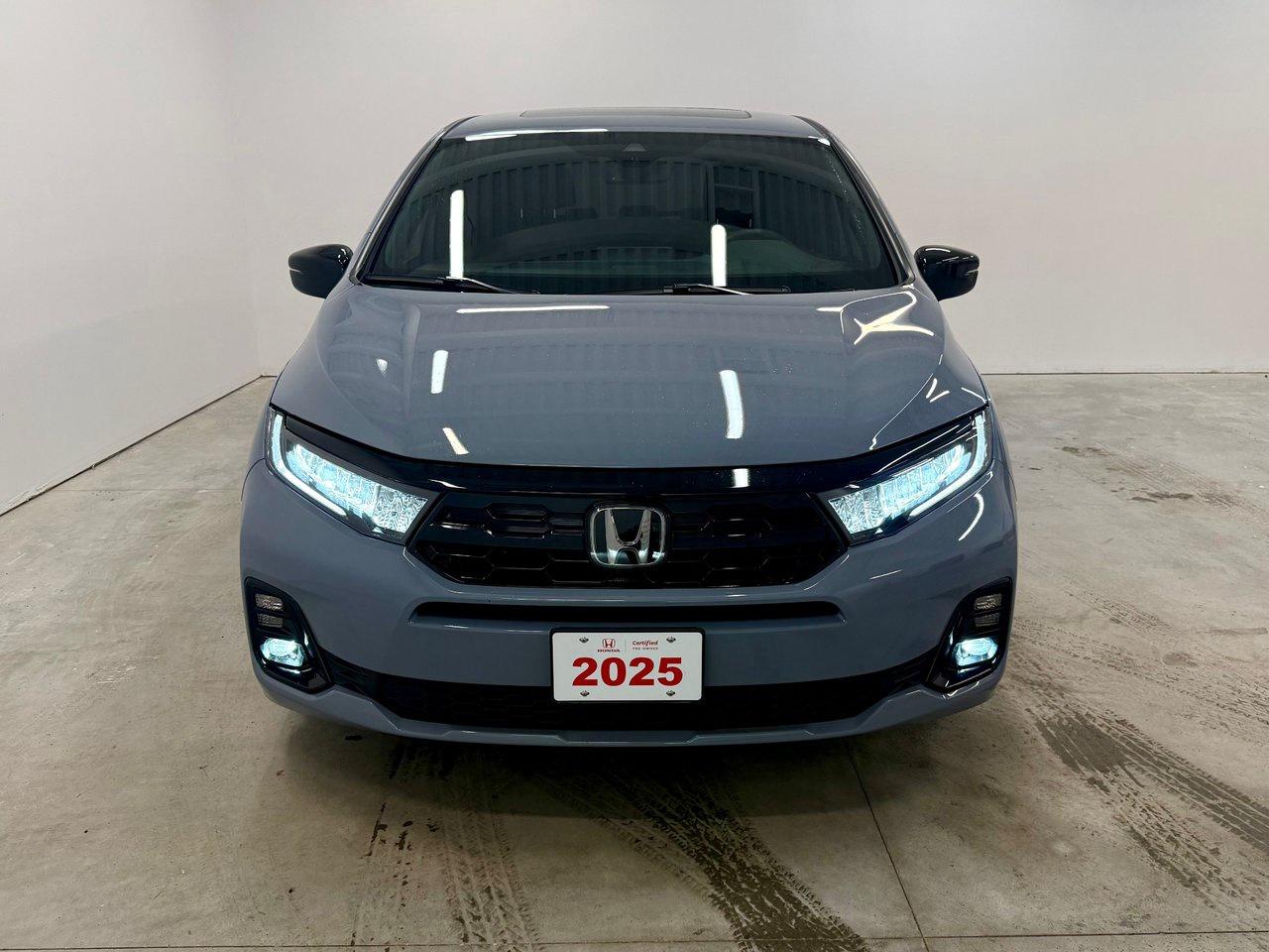 2025 Honda Odyssey Black Edition Photo1