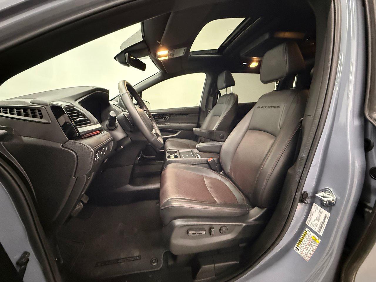 2025 Honda Odyssey Black Edition Photo