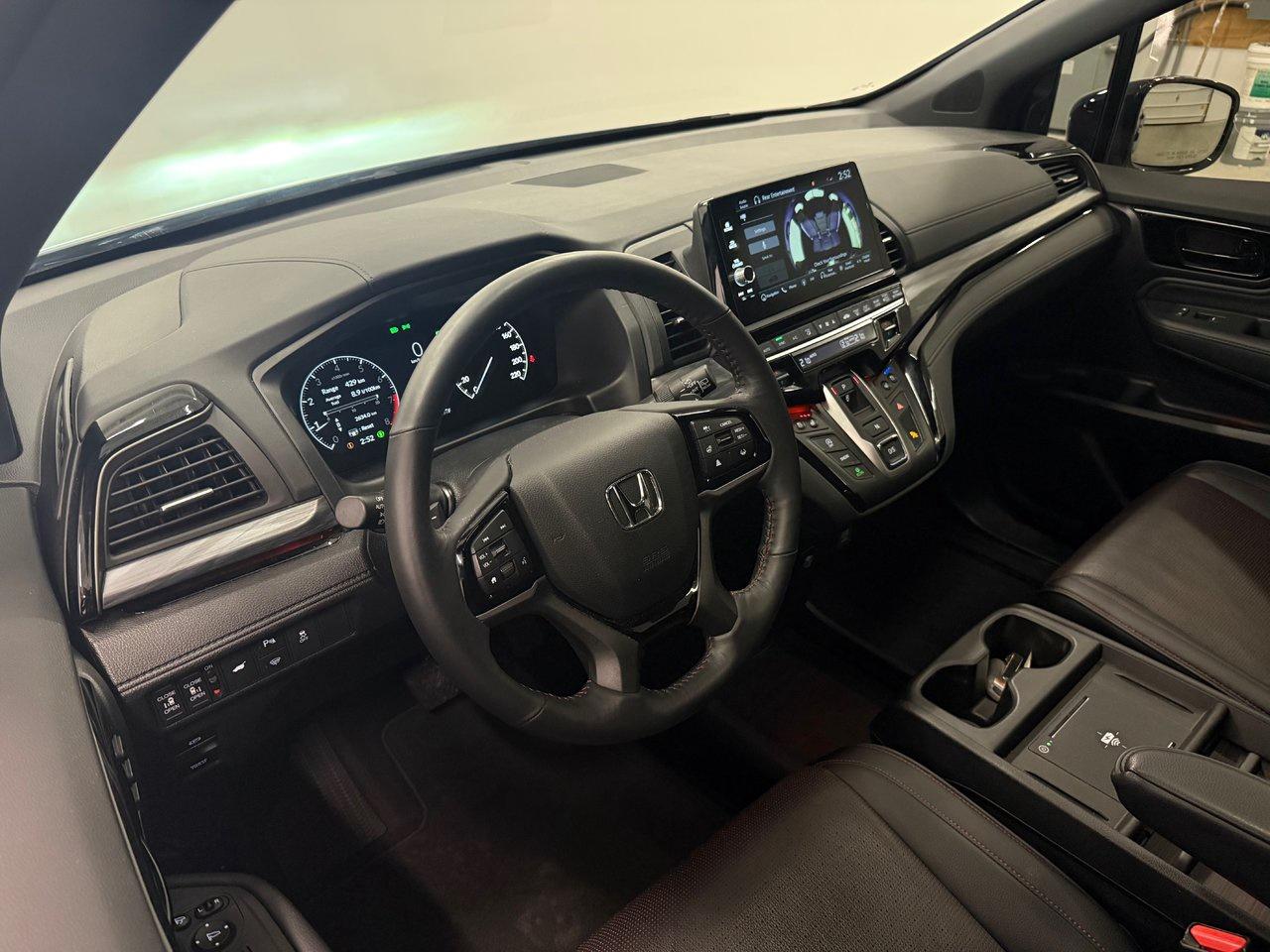 2025 Honda Odyssey Black Edition Photo