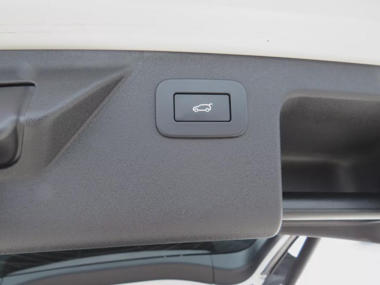 2023 Land Rover Discovery Sport R-Dynamic SE | Clean Title No Accidents | 4WD | Tints | Leather | Navigation | Panoramic Sunroof | Meridian Sound | Photo