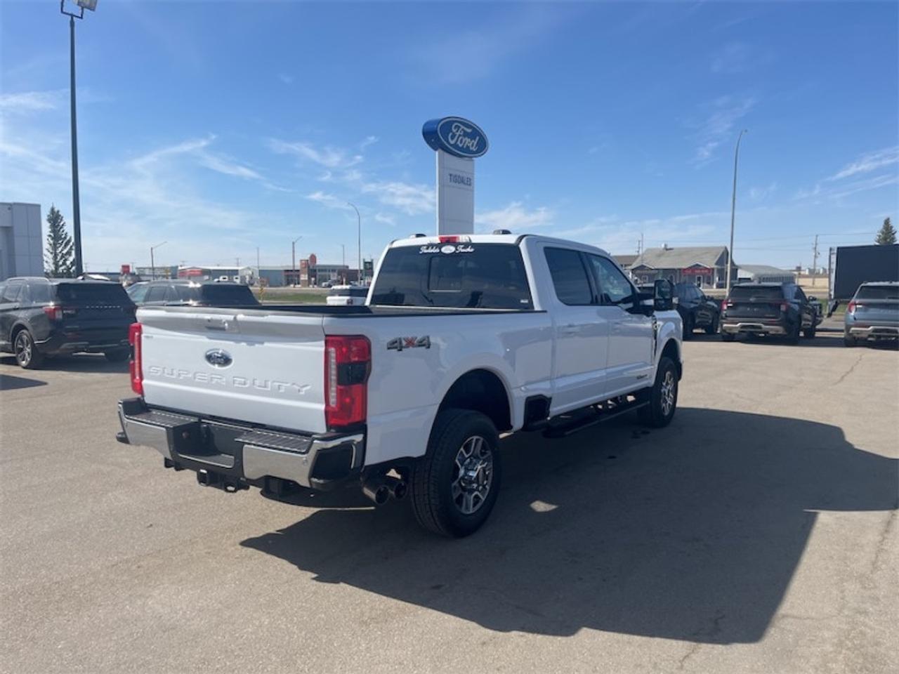 2026 Ford F-350 Super Duty LARIAT  - Running Boards Photo5