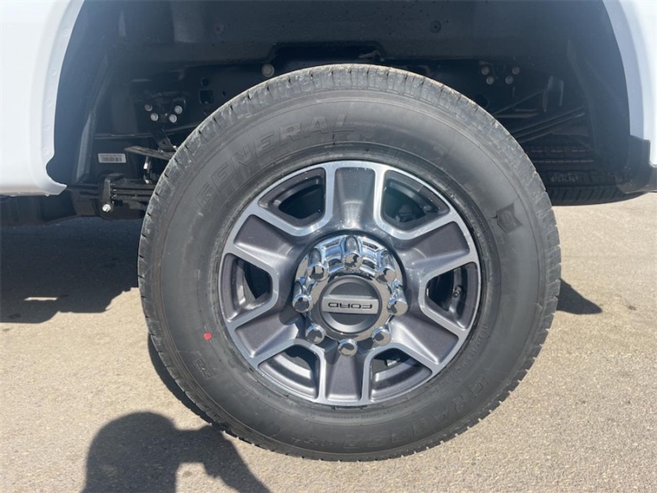 2026 Ford F-350 Super Duty LARIAT  - Running Boards Photo5