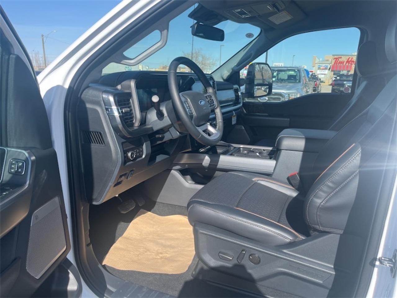 2026 Ford F-350 Super Duty LARIAT  - Running Boards Photo5