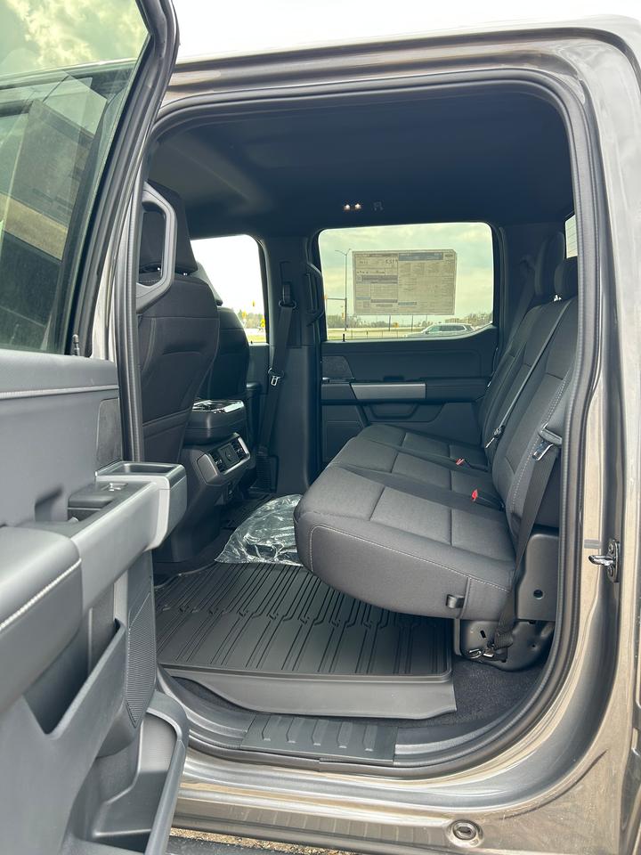 2026 Ford F-150 XLT 4WD SuperCrew 5.5' Box 302A Photo5