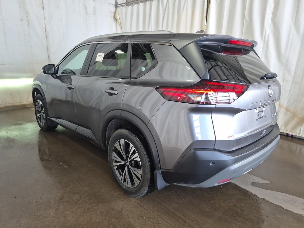 2023 Nissan Rogue SV MOONROOF Photo3