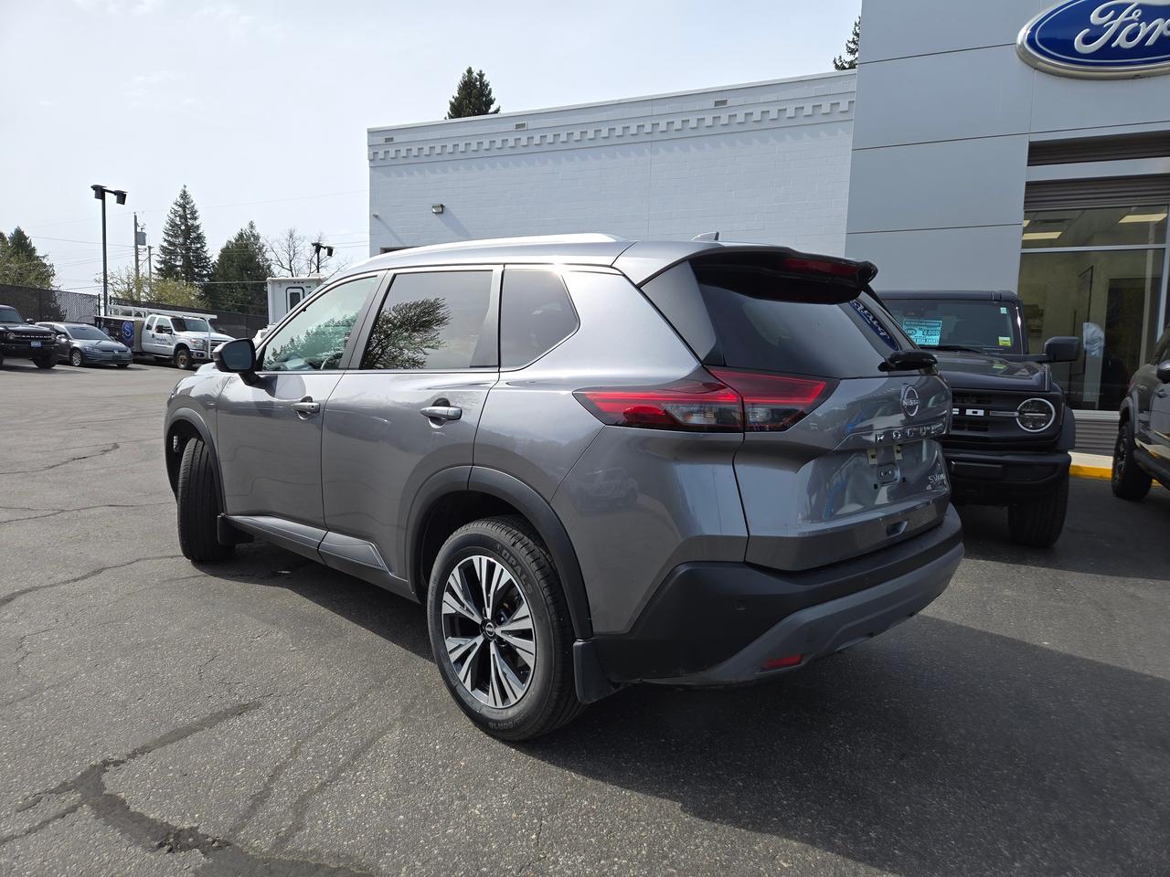 2023 Nissan Rogue SV MOONROOF Photo4