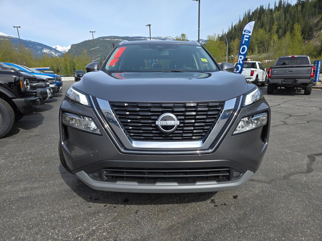 2023 Nissan Rogue SV MOONROOF Photo3