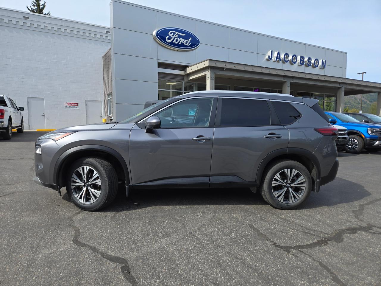 2023 Nissan Rogue SV MOONROOF Photo1