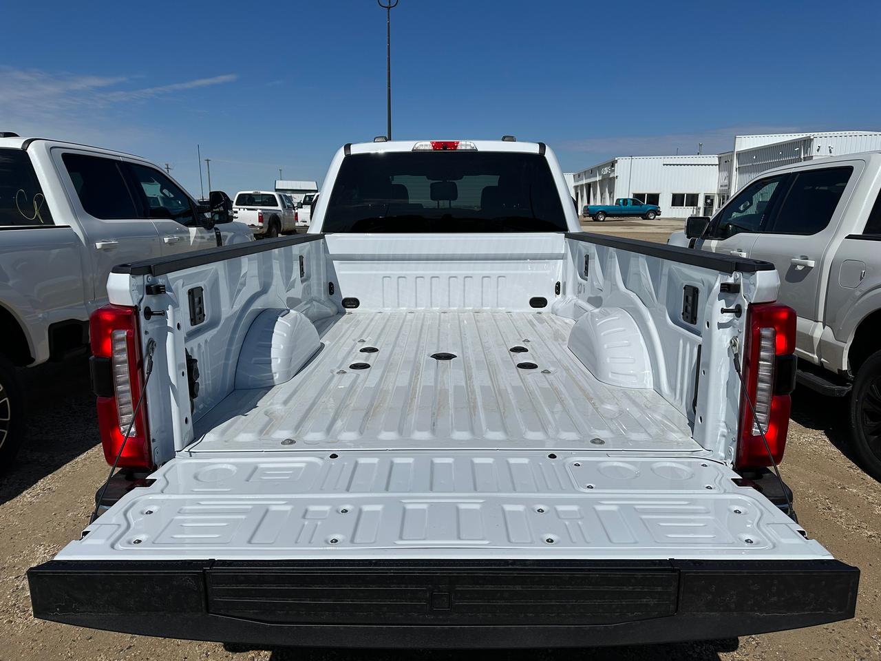 2026 Ford F-350 Super Duty DRW LARIAT 4WD Crew Cab 8' Box 628A Photo5