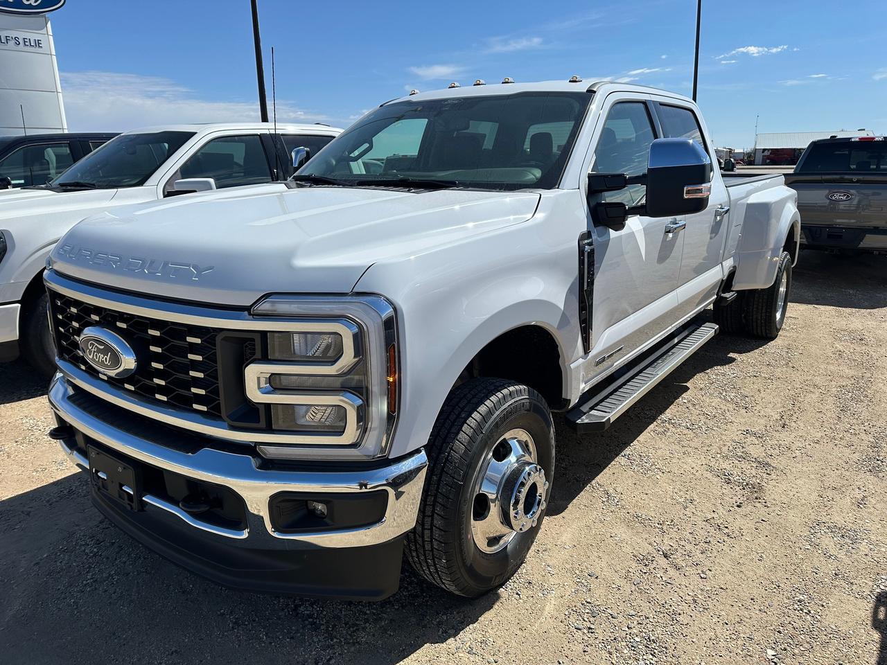 2026 Ford F-350 Super Duty DRW LARIAT 4WD Crew Cab 8' Box 628A Photo2